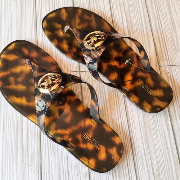 Michael Kors Women's Flat Tortoise Shell Flip Flops with Gold Logo  Sz 9 - Picture 1 of 9